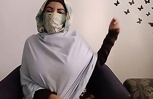 Arab Sebenar Berhijab Female parent Obsecration Coupled with Lalu Melancap Faraj Muslim Dia Semasa Suami Tinggal Untuk Memancut Syahwat